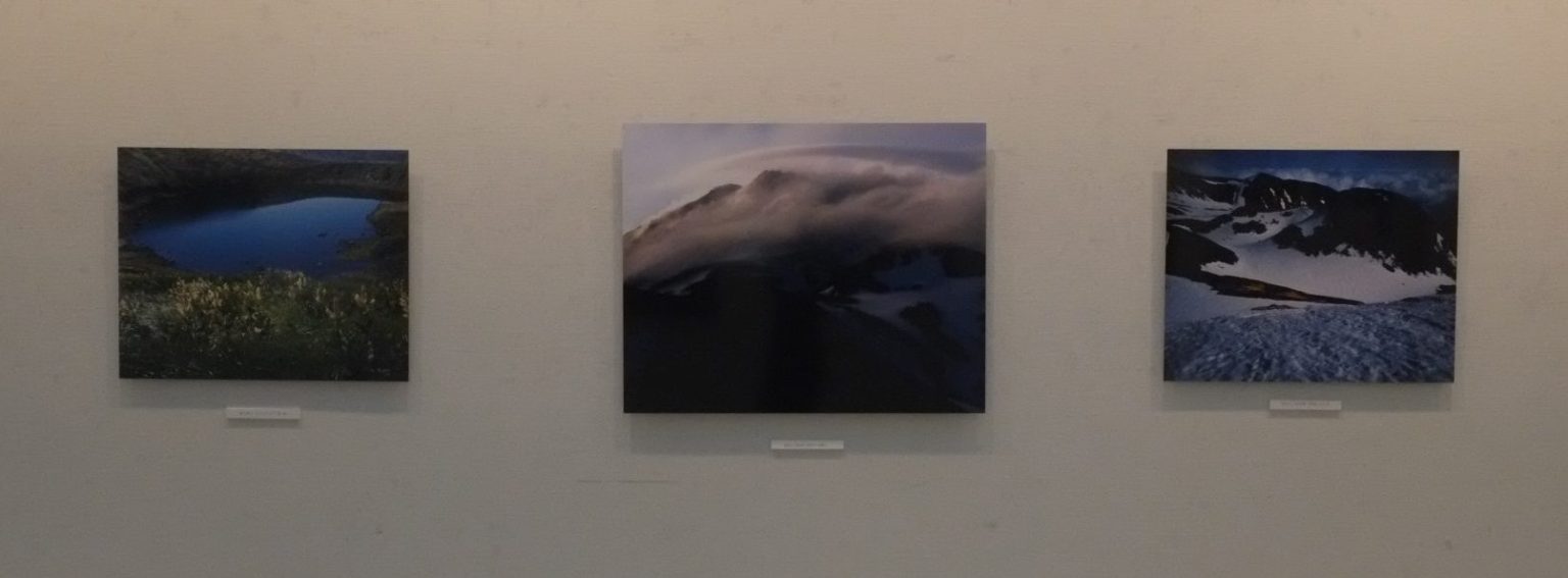 市民ギャラリー／「山岳写真家 白籏史朗 「名峰鳥海山の四季」セレクション＆鳥海山・飛島ジオパークの魅力」展が開幕しました。 | 酒田市美術館